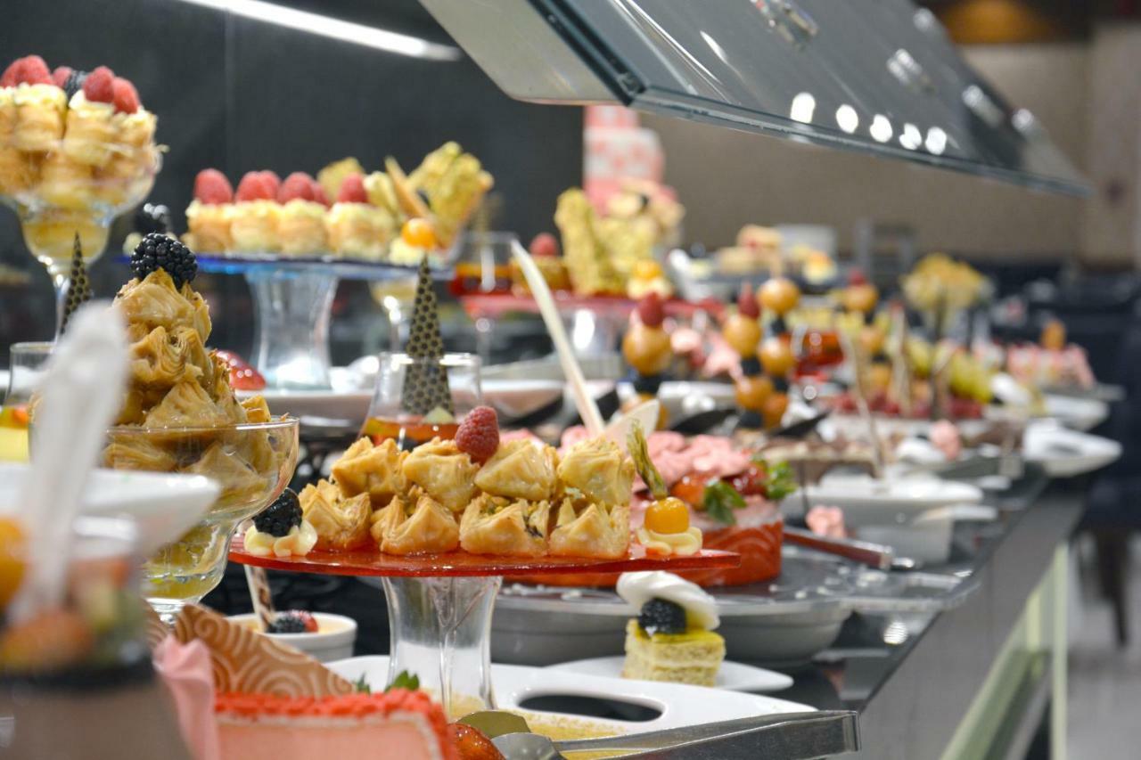 Maden Hotel Medina Eksteriør bilde A buffet